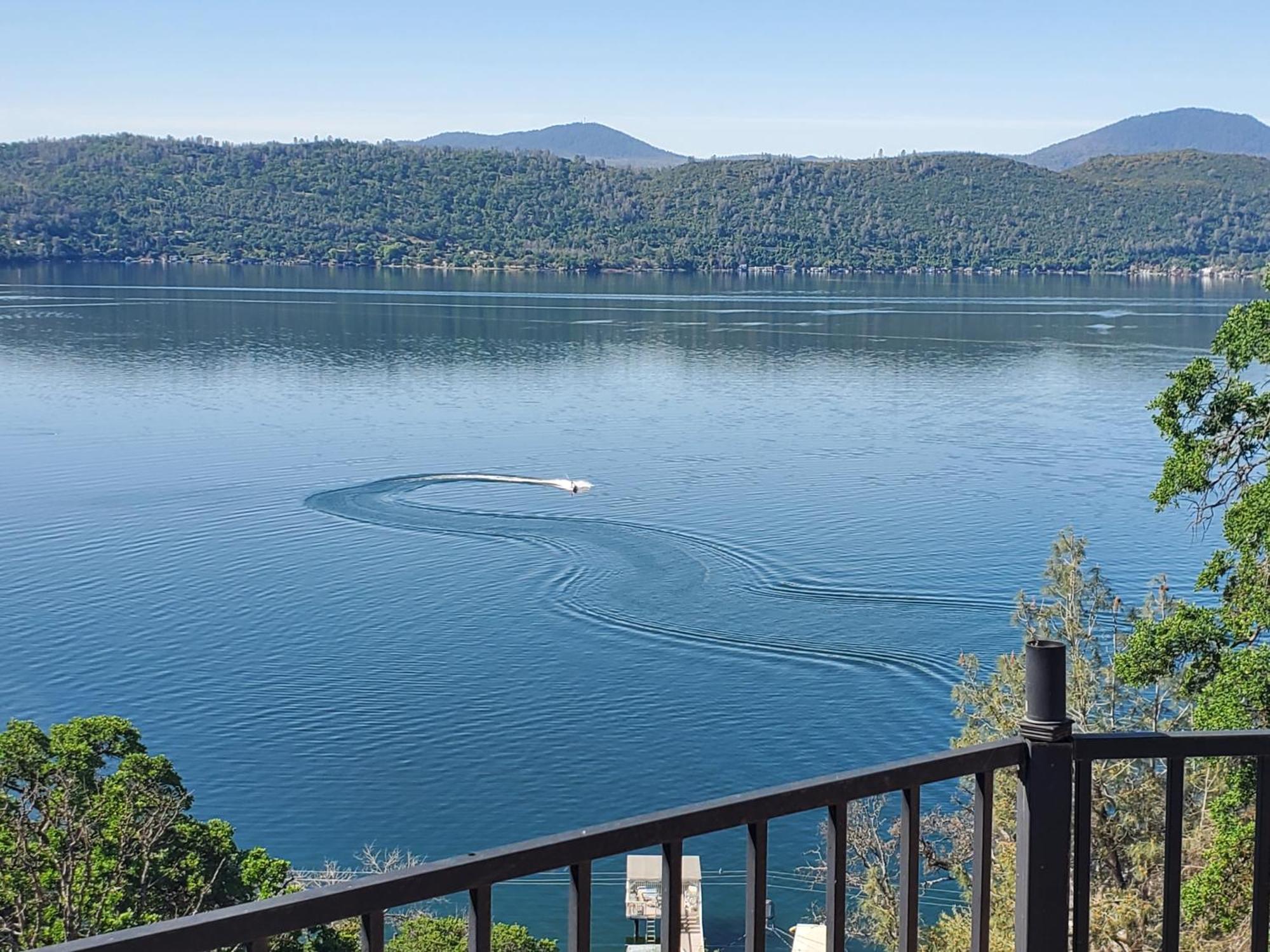 A Lake, A Mountain And The House With The Red Door Clearlake Exteriör bild